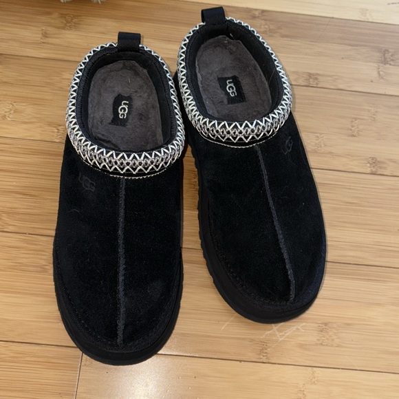 Ugg slippers - Picture 3 of 5